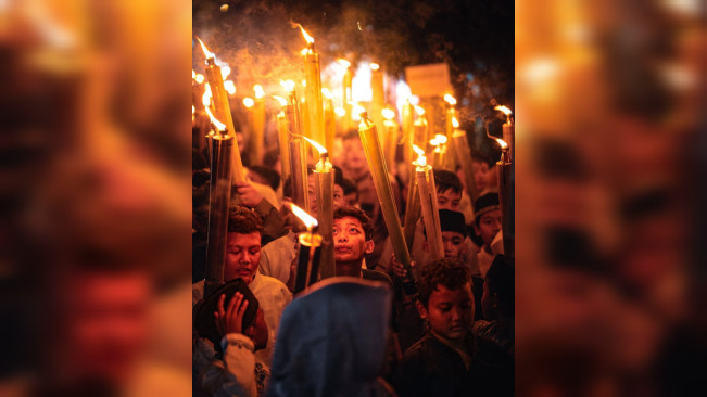 Ilustrasi pawai obor. [Instagram/@ukiyomoto]