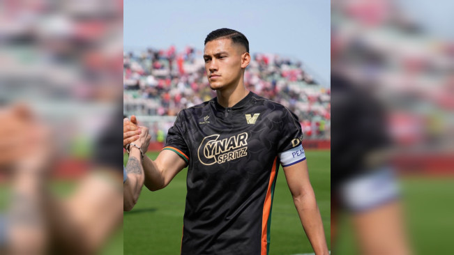 Jay Idzes berseragam Venezia FC. [Instagram/@jayidzes]