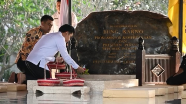 Gibran Ziarah ke Makam Bung Karno. [Tangkapan layar Instagram]