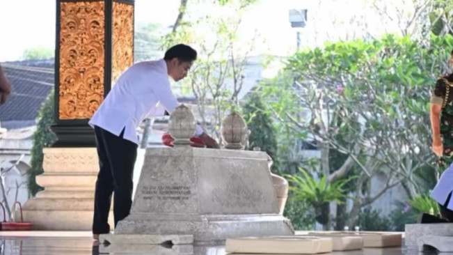 Gibran Ziarah ke Makam Bung Karno. [Tangkapan layar Instagram]