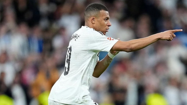 Mbappe usai cetak gol. [Instagram]