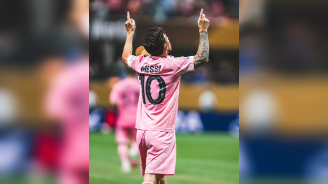 Lionel Messi selebrasi usai cetak gol. [Instagram/@leomessi]