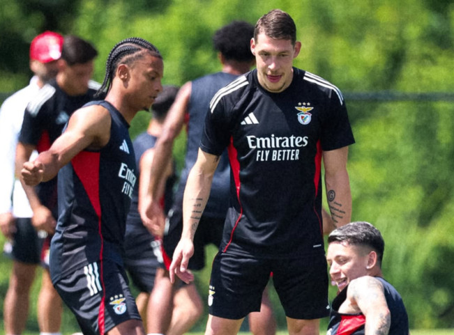 Para pemain Benfica menggelar latihan. [Instagram]