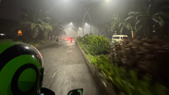 Fenomena Depok dan Bekasi Berkabut. [X]