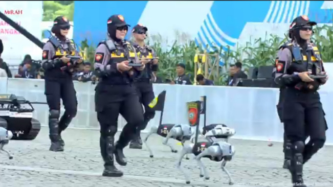 HUT Bhayangkara ke-79, Polri Tampilkan Robot K9 dan Humanoid di Hadapan Presiden Prabowo Subianto