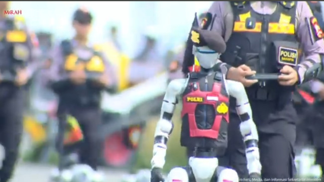 Robot K9 dan robot Humanoid tampil di hadapan Presiden Prabowo Subianto. [YouTube Sekretariat Presiden]