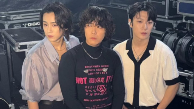 Minhwan bersama personel band lain. [Instagram]
