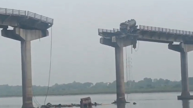 Tragedi Jembatan Ambruk di Gujarat India, Sembilan Orang Tewas