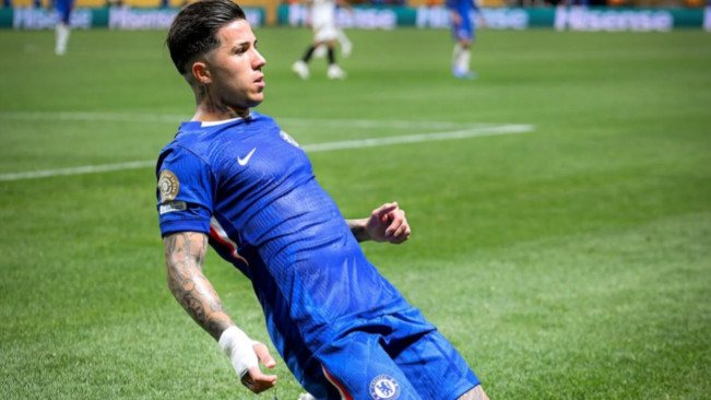 Enzo Fernandez selebrasi usai cetak gol. [Instagram]