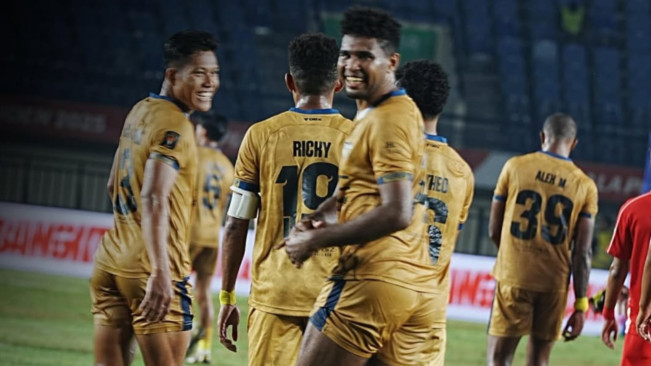 Pemain Dewa United selebrasi usai cetak gol. [Instagram]