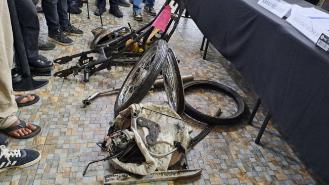Becak bermotor yang sudah dipreteli. [FT News/Reza Syahputra]
