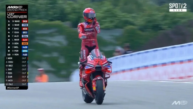 Rayakan Kemenangan Telak di MotoGP Jerman 2025, Marc Marquez Selebrasi 'Pacu Jalur'