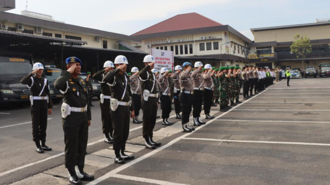 Polisi yang siap laksanakan operasi Patuh Jaya 2025. [Dok. Humas Polrestabes Medan]