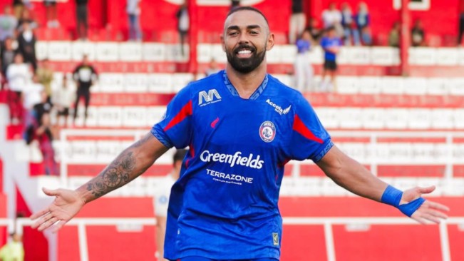 Dalberto Hattrick, Arema FC Menang Telak 4-1 atas PSBS Biak