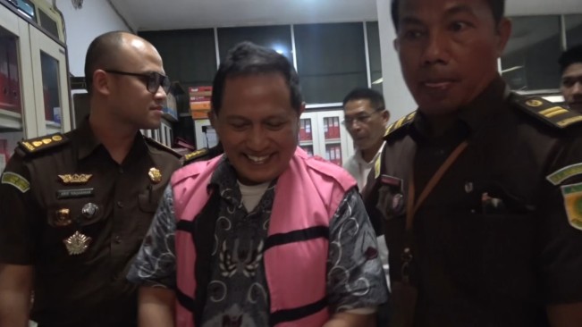 Korupsi Kredit Perumahan di Bank Sumut KCP Melati Medan, Tersangka JCS Tersenyum saat Ditahan