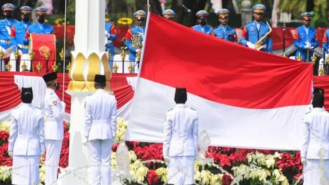 Formasi Lengkap Paskibraka saat Upacara Penurunan Bendera 17 Agustus 2025