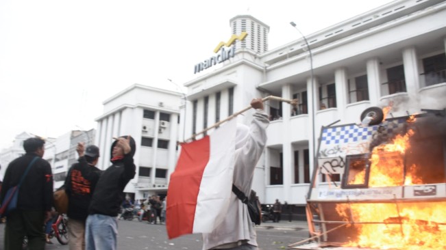 Ricuh Aksi Demo di DPRD Sumut, Jalan Imam Bonjol Berubah Jadi Medan Bentrokan