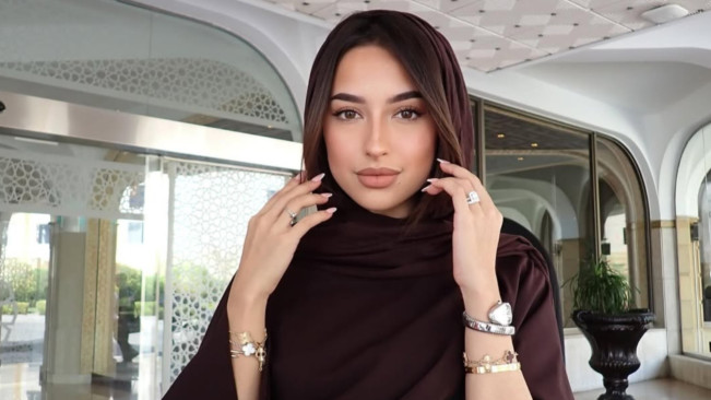 Jennifer Coppen Tiba di Jeddah, Berhijab Dampingi Justin Hubner