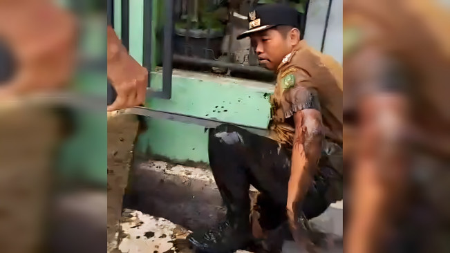 Lurah Perintis yang Masuk Parit karena Didorong Warga Resmi Lapor Polisi