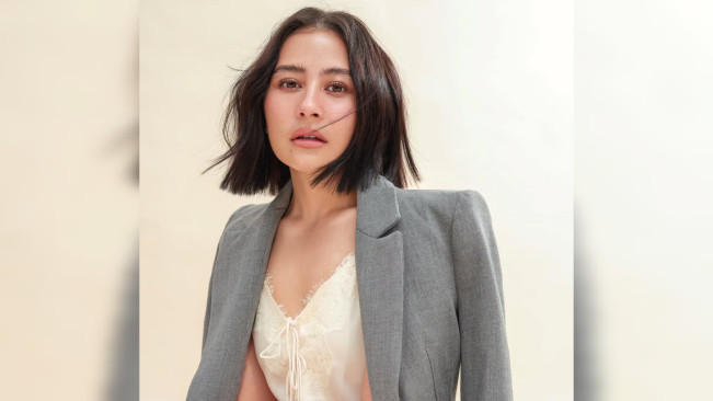 Pesona Prilly Latuconsina di Usia 29: Paduan Lingerie & Blazer Bikin Terpukau