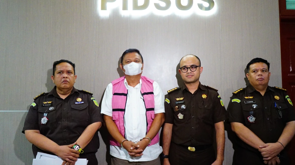 Direktur PT Nusa Dua Propertindo (NDP) Iman Surbakti ditahan. [Dok. Humas Kejati Sumut]