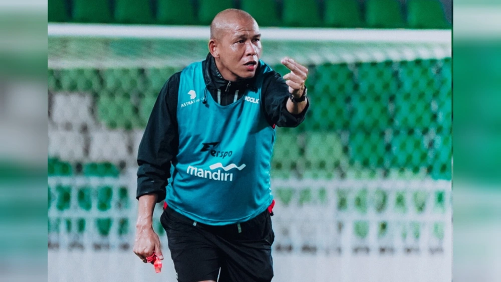 Pelatih Timnas Indonesia U-17, Nova Arianto. [Instagram/@timnasindonesia]