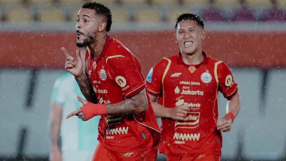 Selebrasi Emaxwell usai cetak gol. [Instagram/@persija]