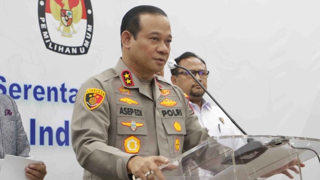 Diteriaki "Pembunuh" dan Dilempari Botol, Biodata dan Agama Kapolda Metro Jaya Irjen Asep Edi Suheri