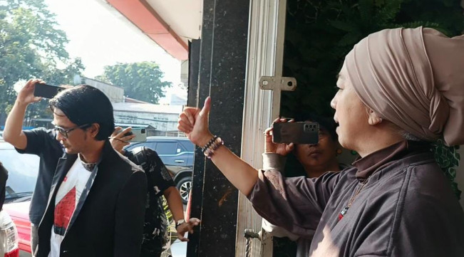 Sengit! Edward Akbar Dipermalukan Ibu Kimberly Ryder di Depan Umum