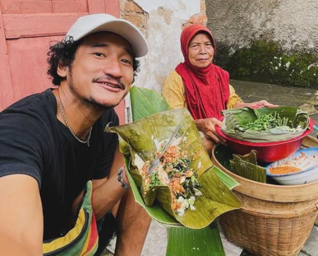 Biodata dan Agama Isa Bajaj yang Beralih Profesi Sebagai Tukang Sayur dan Warung Makan