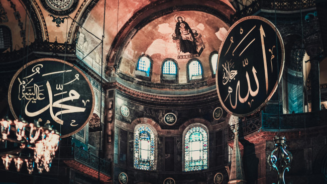 Deretan Selebriti yang Nyatakan Masuk Islam di Ramadan 2025