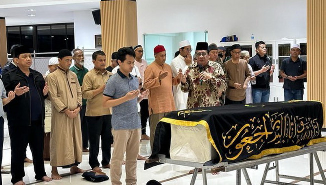 Tiba dari Singapura, Jenazah Istri Wakapolri Dimakamkan di TPU Joglo