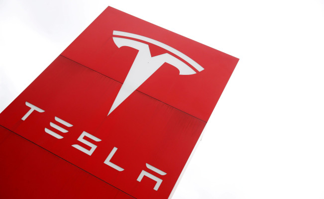Tesla Dituntut Terkait Fitur <i> Self-driving </i>-nya