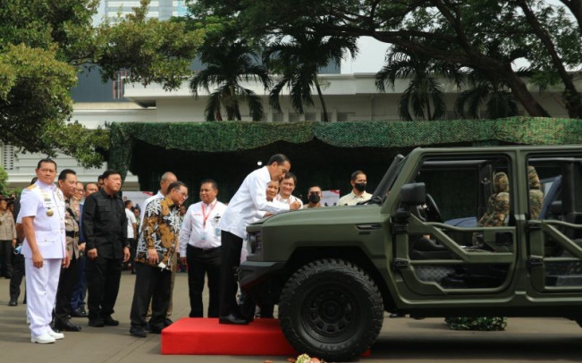 Maung, Kendaraan Taktis Buatan PT Pindad Ditandatangani Jokowi