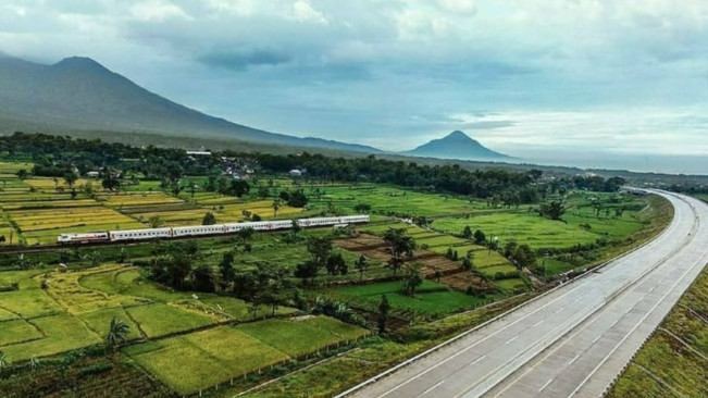10 Jalan Tol di Indonesia Dengan Pemandangan Terindah, Bikin Mudik 2025 Makin Menyenangkan