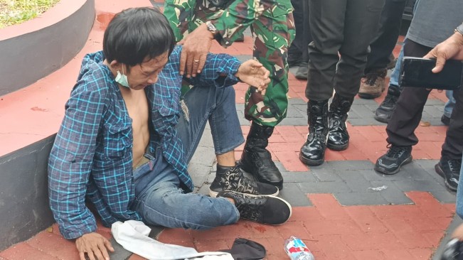 Demo Buruh di DPR Ricuh, Penjambret Ponsel Ditangkap Massa dan Diamankan Polisi