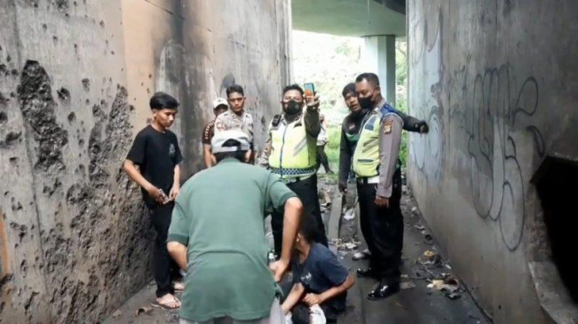 Hilang Kendali, Pemotor Jatuh dari Flyover Kemayoran, Tewas