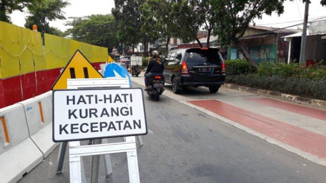 Revitalisasi Jembatan Cibubur Bikin Bocor Pipa Aetra, Pasokan Air ke Pelanggan Terganggu