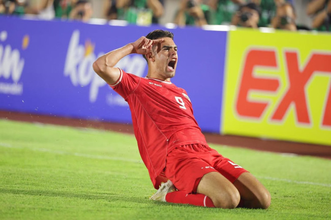 Jelang Indonesia vs Filipina, Vanenburg Pastikan Jens Raven Siap Tampil