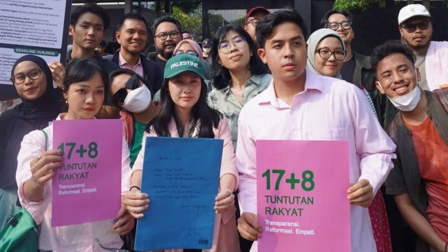 7 Artis Tanah Air Ikut Gerakan Brave Pink Hero Green