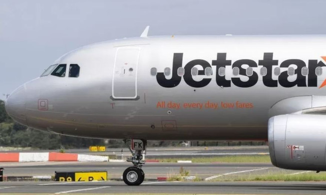 Telantarkan Ribuan Penumpang, Jetstar Minta Maaf