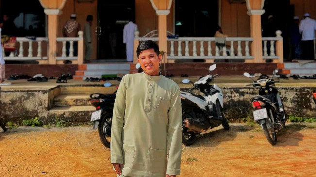 Jirayut Salat Ied di Masjid Narathiwat Thailand