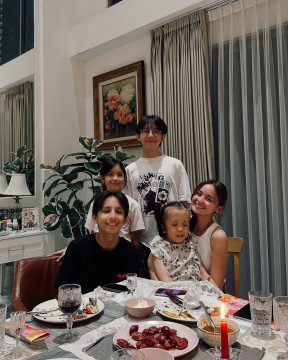 Joanna Alexandra Bersama Empat Buah Hatinya (instagram)