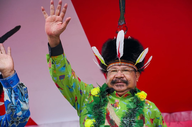 Biodata dan Agama John Tabo, Gubernur Pertama Papua Pegunungan