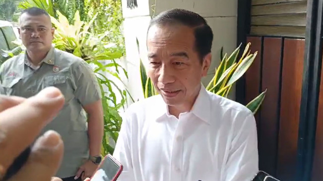 Jokowi Temui Massa yang Demo Soal Ijazah: Saya Siap Datang ke Pengadilan...