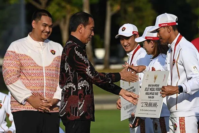Jokowi Serahkan Bonus ke Peraih Medali Paralimpiade, Berikut Nominalnya