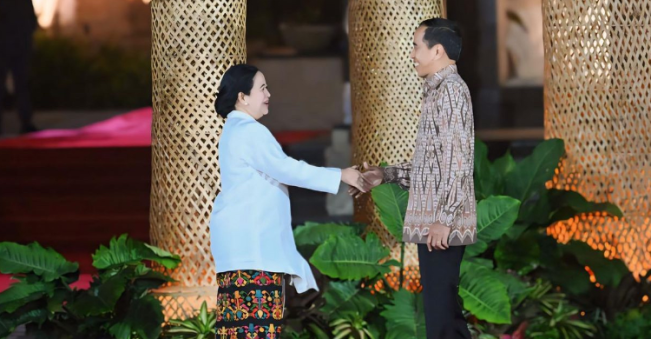 Jokowi-Puan Jabat Tangan saat "Welcoming Dinner" WWF, Pertanda Islah?