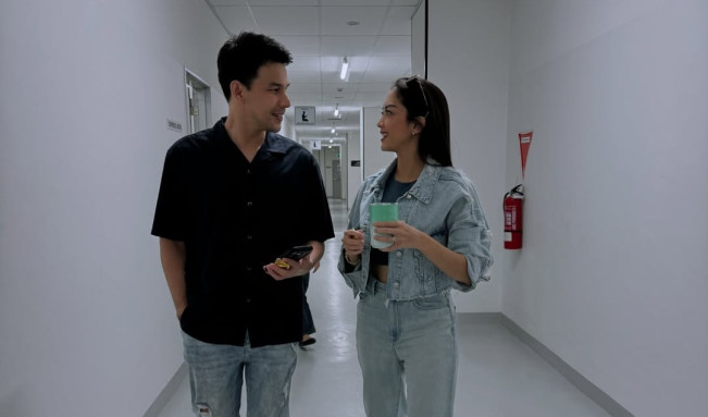 Diduga Kesal Ditanya Terkait Kasus Jonathan Frizzy, Ririn Dwi Ariyanti Banting Pintu Mobil