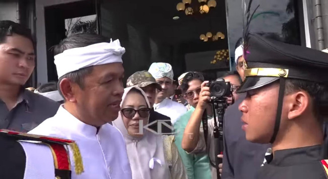 Para Siswa Yatim Piatu Akan Dijadikan Anak Angkat Oleh Dedi Mulyadi (YouTube)