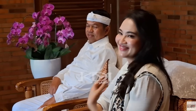 Dedi Mulyadi dan Sherly Tjoanda. (YouTube)